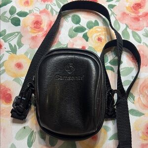 💥2/$10 
Samsonite Black camera Bag